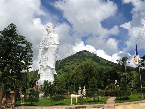 Inauguration de la plus haute statue de bouddha amitābha du vietnam
